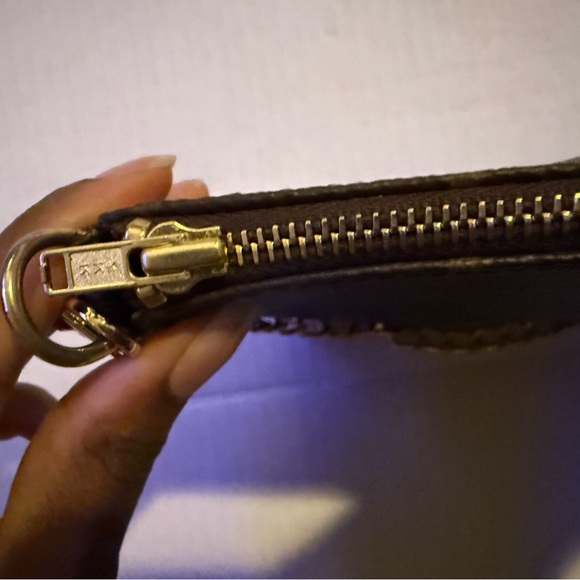 Louis Vuitton Monogram Pochette - Picture 5 of 6